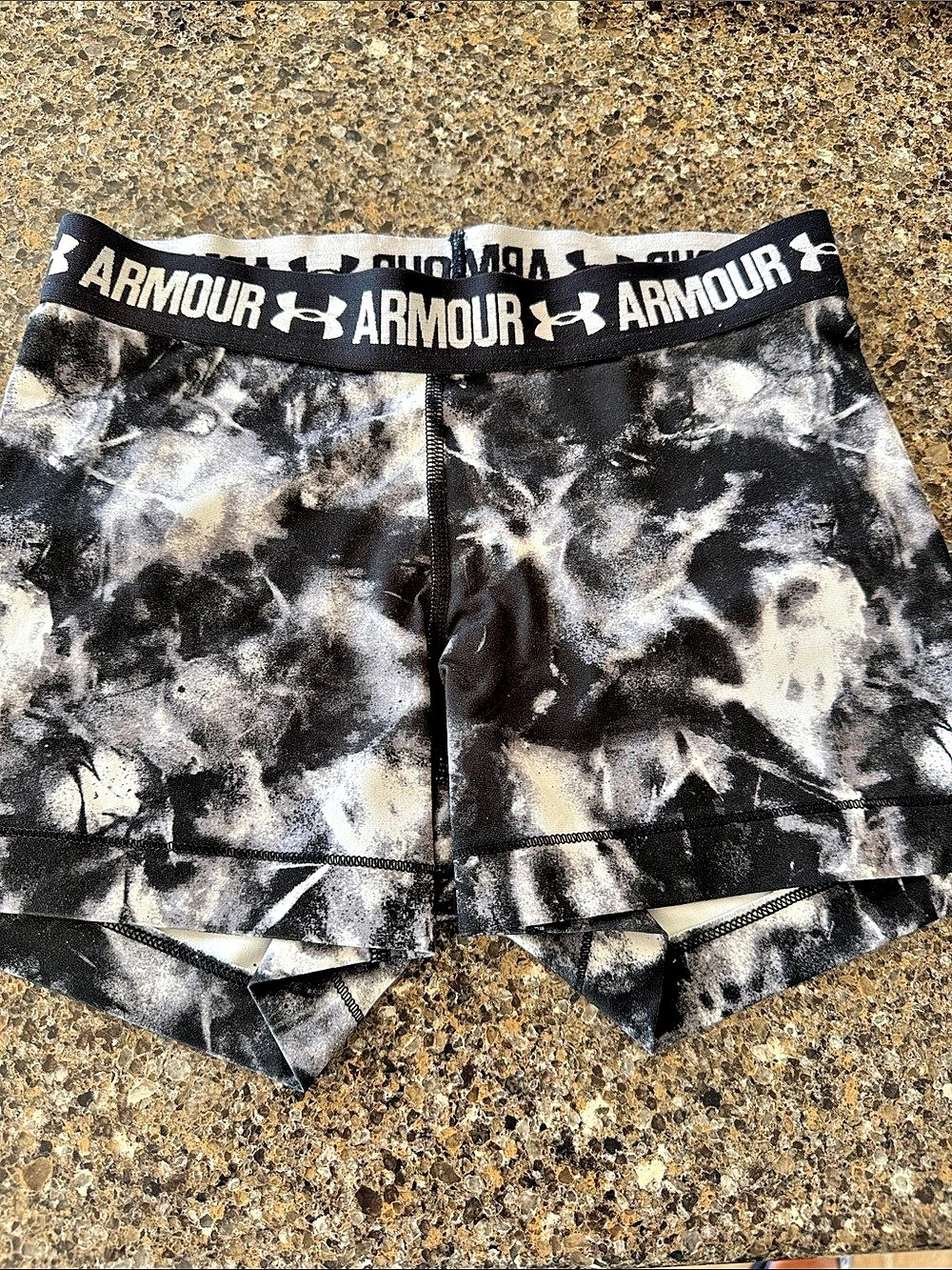 Under Armour HeatGear Compression Shorty Shorts Boys Medium Black & White